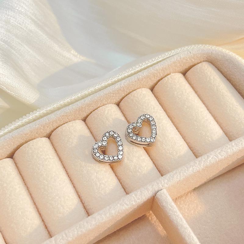 Silver Needle Heart-Shaped Diamond Studs - Trendy, Cool, and Sweet Earrings