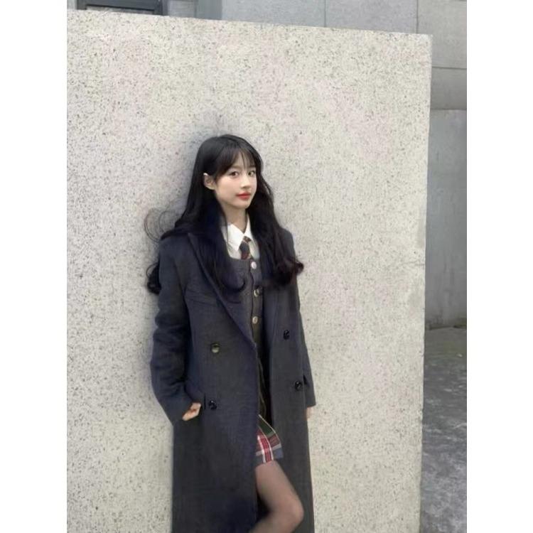 Ein klassischer und eleganter Damen-Wollmantel für einen modischen Winterlook