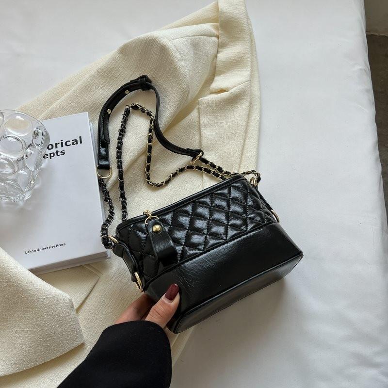Trendy Quilted Large Chain Shoulder Crossbody Bag For Women Stylish Design And Versatile Use