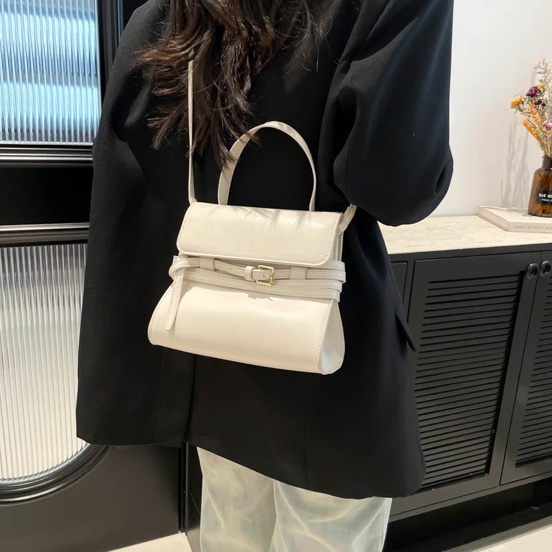 New women's bag fashionable and versatile commuter messenger bag portable shoulder oblique span bag