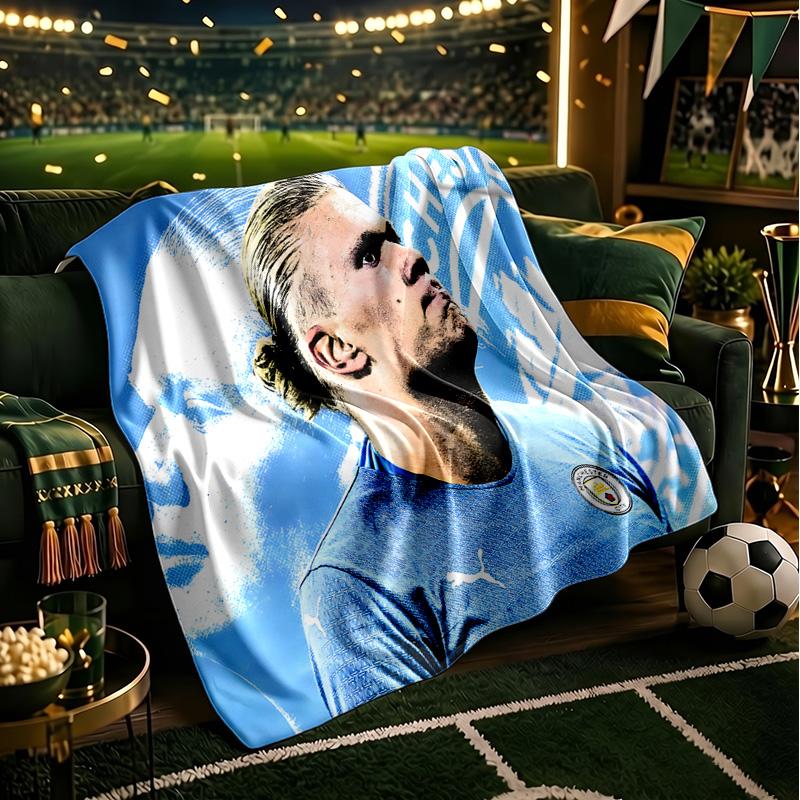 Haaland Player Pose Throws Blanket Flannel Blankets Plush for Couch Bed Gifts for Men Women Travel picnic blanket Christmas fan gifts