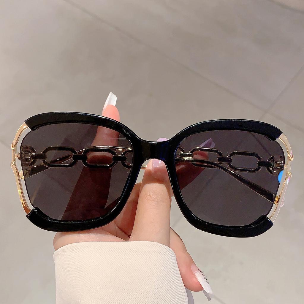Nouveau à la mode Chaînes en métal Nuances Marque de luxe Décoration Lunettes de soleil pour femmes Designer vintage Lunettes de soleil d'extérieur