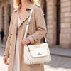Einfarbige Damen Crossbody-Tasche mit geripptem Panel und Nieten-Details Elegante Kunstleder-Umhängetasche für den täglichen Gebrauch