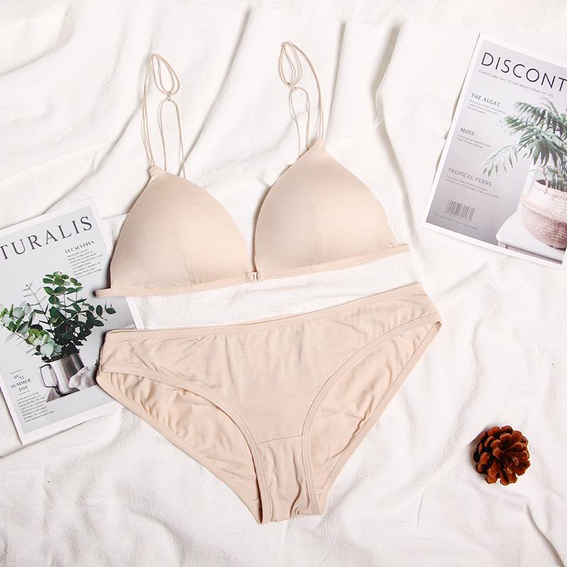 Conjunto de Sujetador sin Aros con Cierre Frontal y Copas Triangulares - Diseño Elegante y Sexy para Mujeres Jóvenes