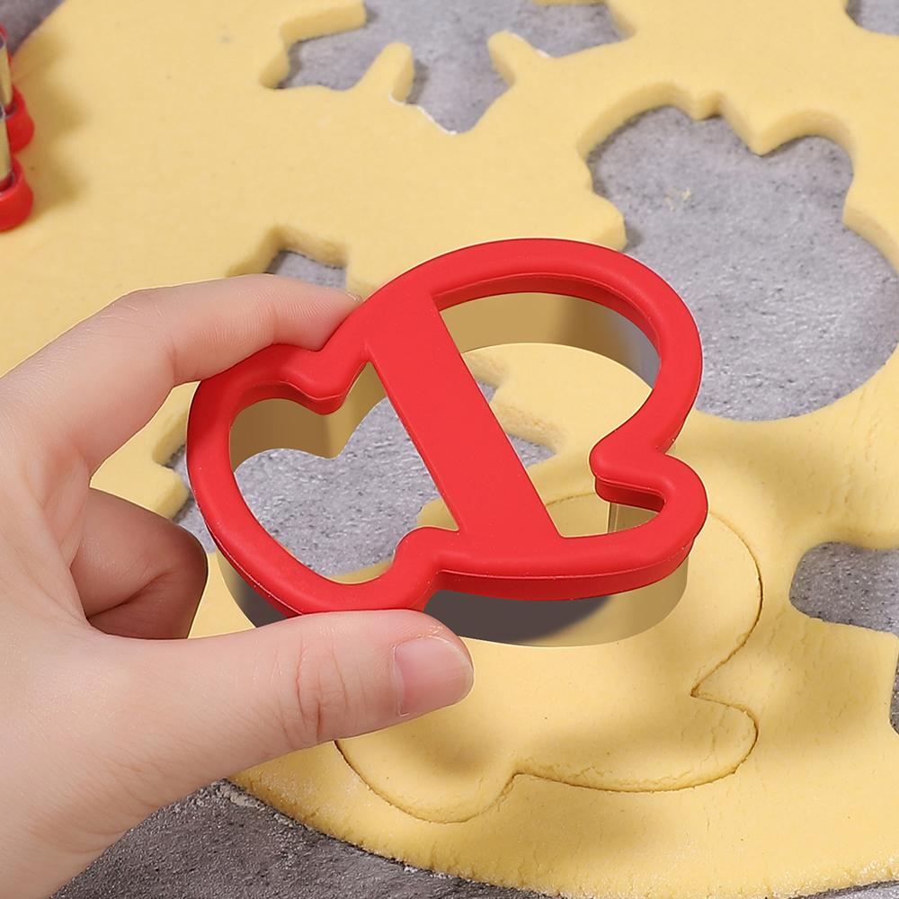 Vánoční vykrajovátka Nerezová kovová vánoční vykrajovátka Tvary vánočního stromku, sněhové vločky, hvězdy Pečicí potřeby