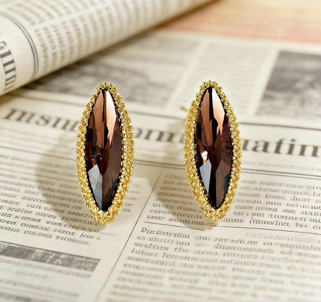 Gold Water Drop Rhinestone Earrings: French Niche Luxury Design for Women