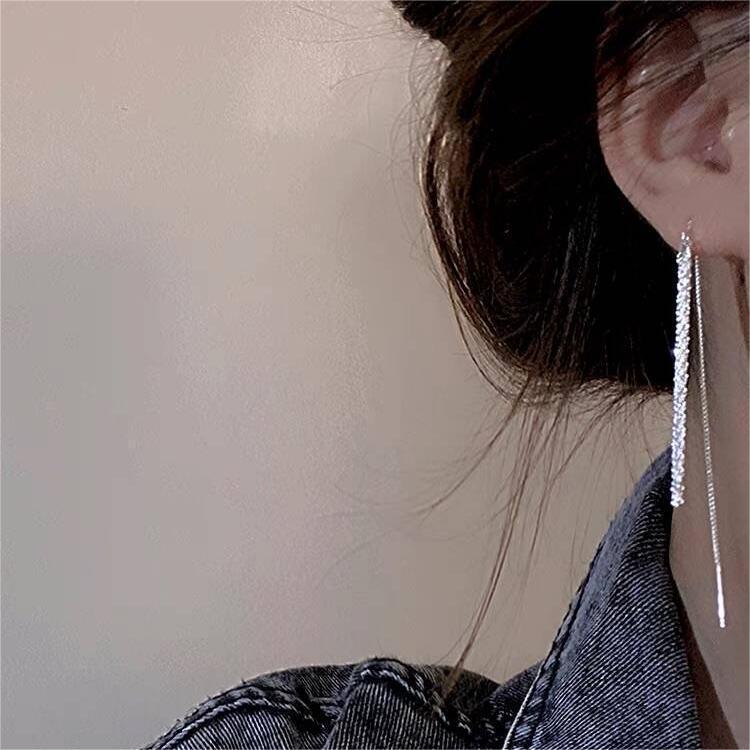 Minimalist Silver Needle Hoop Earrings - Light Luxury, Versatile, Women's High-End Metal Circle for Everyday Wear