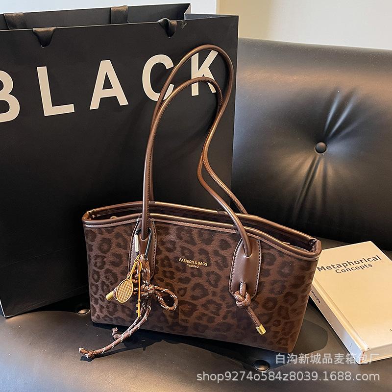 

Manufacturer fashion leopard print big bag women 2025 new temperament versatile shoulder armpit bag large capacity big bag
