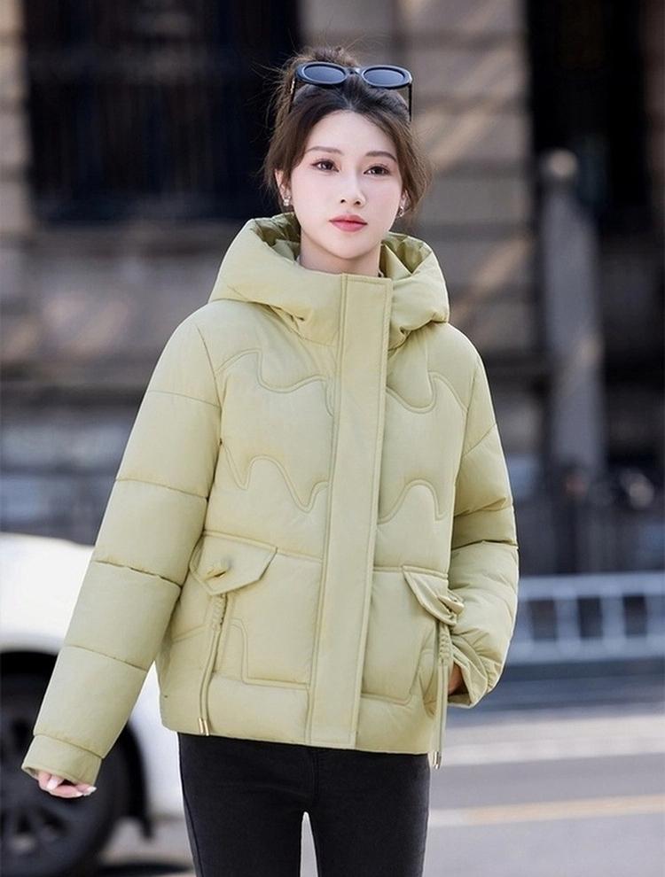 Women’s Short Hooded Windproof Thicken Warm Winter Jacket With Raglan Sleeves