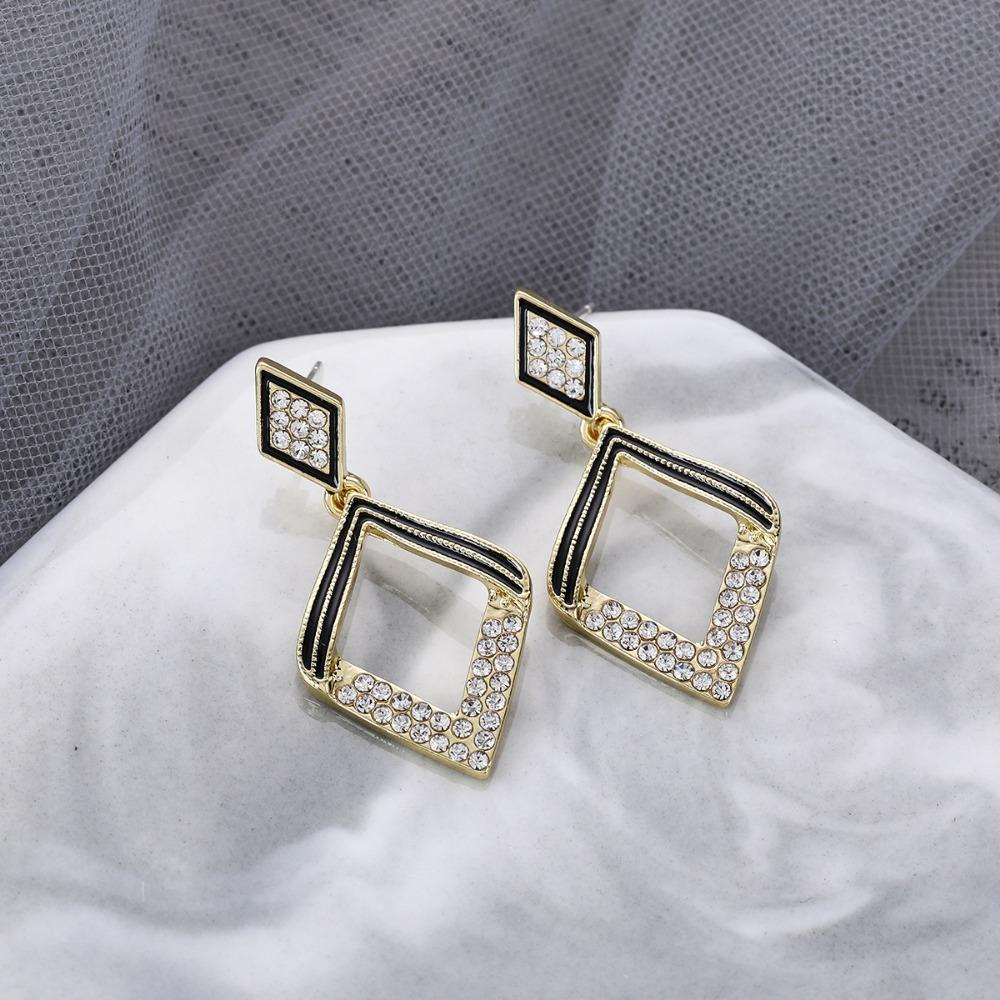 Silver Needle Korean Internet Celebrity Temperament Pearl Earrings Versatile Niche Design Earrings Light Luxury High-end Earrings