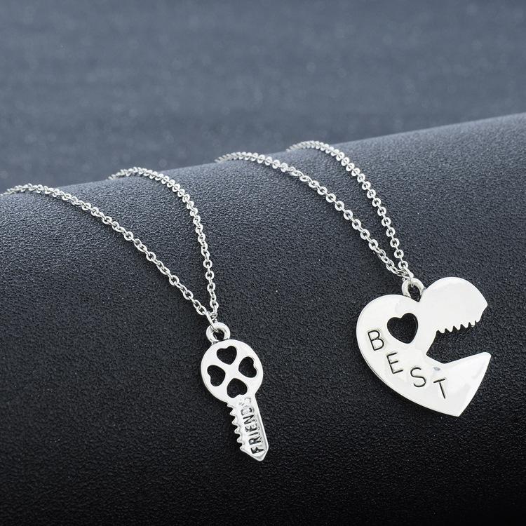 Decoration of versatile peach heart key best friends niche design necklace pair