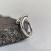 Серебряное кольцо с фианитами, вес изделия 3,58 гр (2182863)