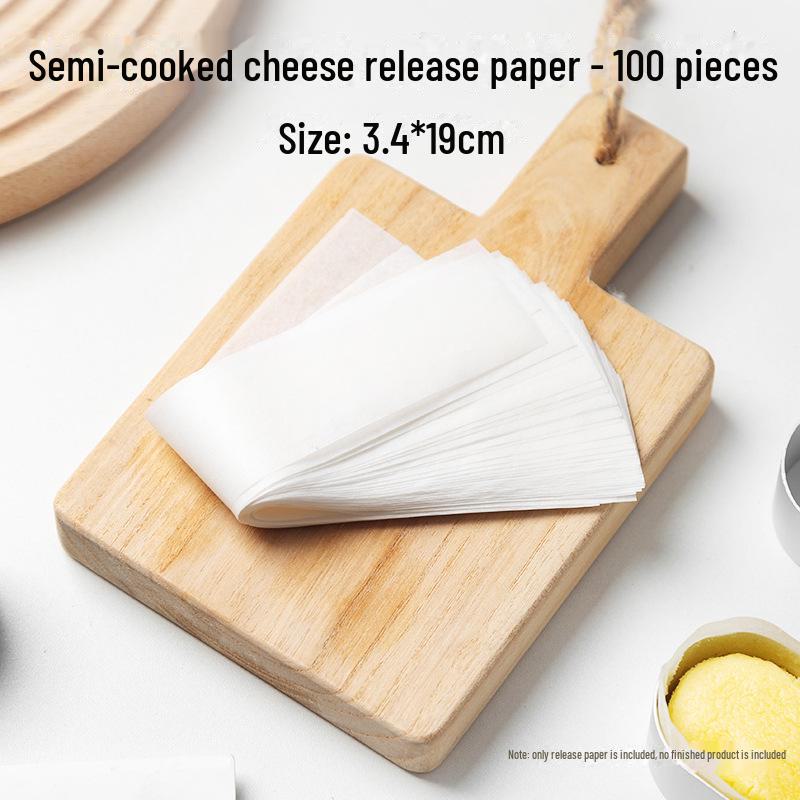 Polovařená oválná forma na cheesecake s okrajem z olejového papíru