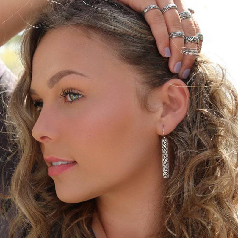 Boucles d'oreilles à crochet rectangulaires Vintage couleur argent pour femmes, bijoux ethniques en métal sculpté, motif géométrique, faits à la main