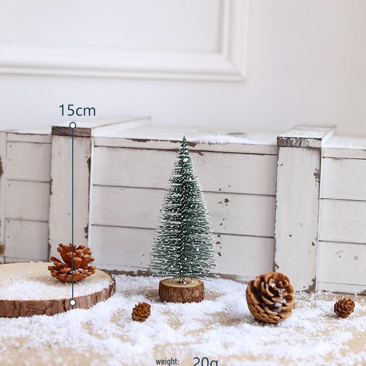 Creative Christmas Tree Decor: Wooden House Ornaments & Family Pendants