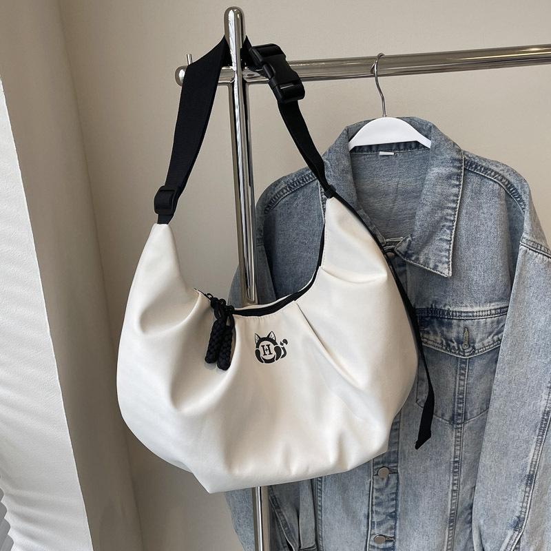 Dumpling bag female messenger bag large capacity commuter bag 2025 new bag single shoulder sports leisure backpack dumpling bag female