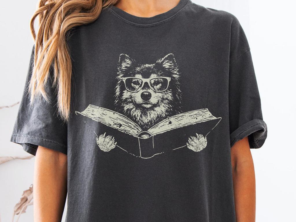 Finnish Lapphund Reading Book Comfort Colors T-Shirt - Lappie Dog Mom Shirt - Dog Dad Gift Tee - Nerd Bookish Style