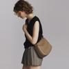 The First Layer of Togo Cowhide Moon Bag, the New One-shoulder Underarm Tote Bag, Niche Simple Design, Retro Messenger Bag.