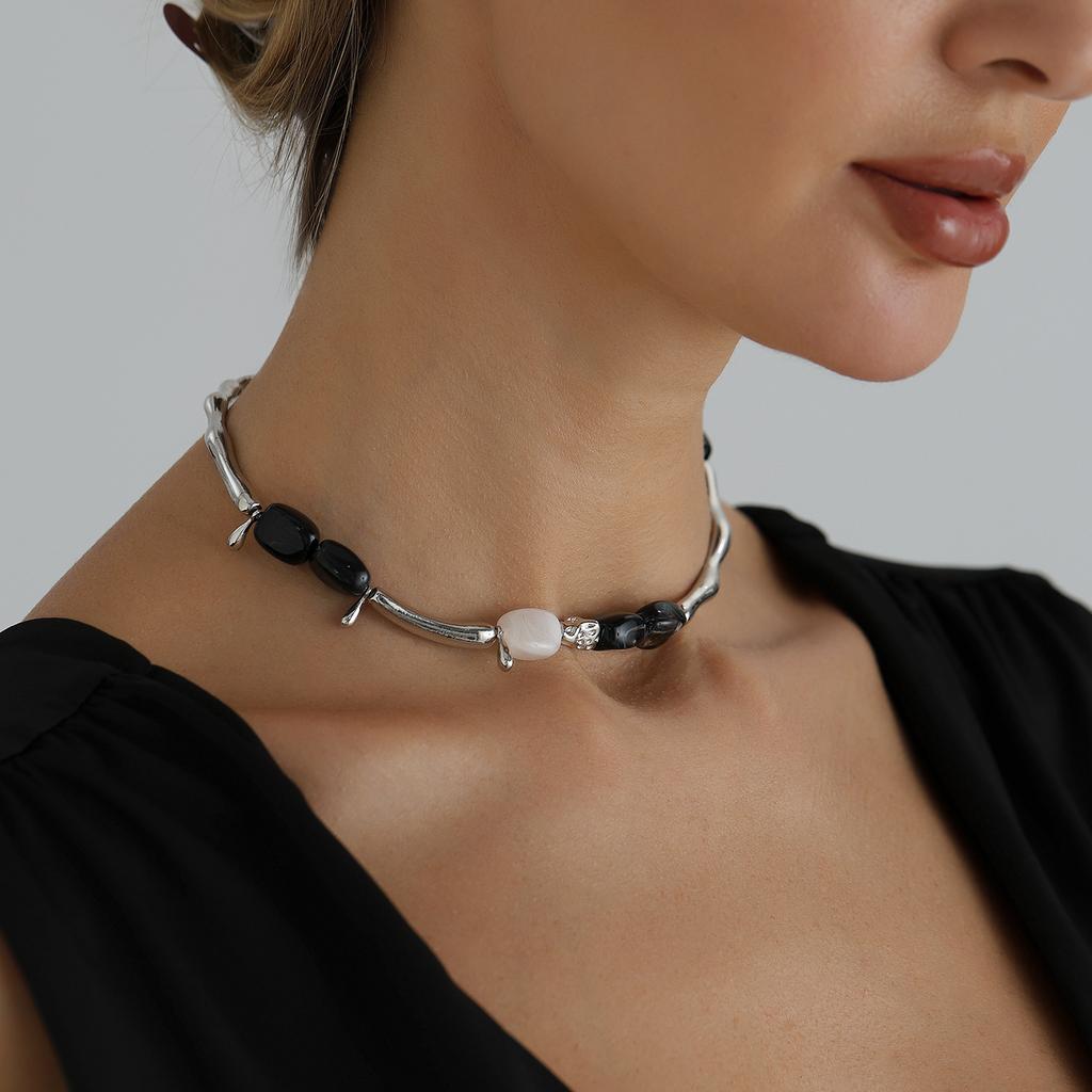 Vintage Bamboo Tube Metal Necklace Women Irregular Colorful Beaded Splicing Necklace Elegant Fashion Banquet Jewelry Accessories