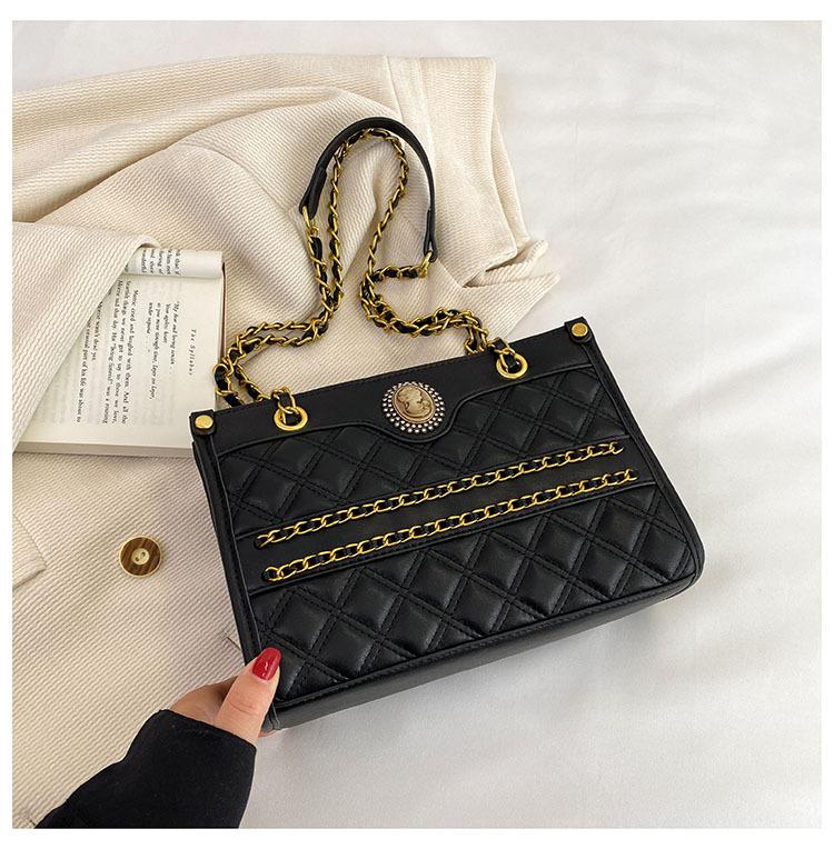 

2025 spring and summer new simple large-capacity bag women s diamond chain tote bag foreign style niche shoulder bag чёрный