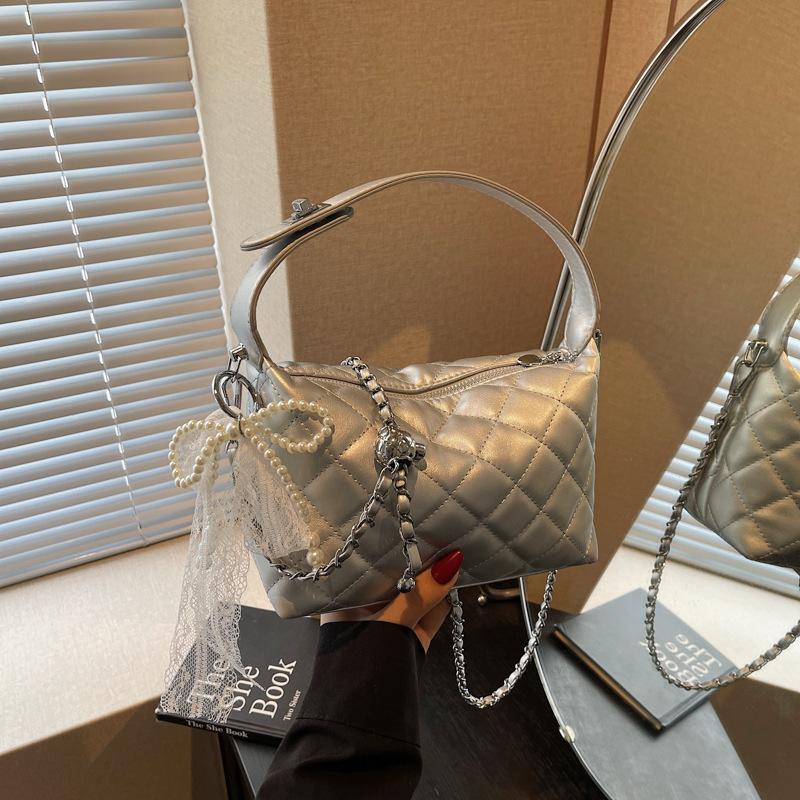 Mode diamantkedjeväska dam 2025 ny mångsidig axelväska bärbar kuddväska