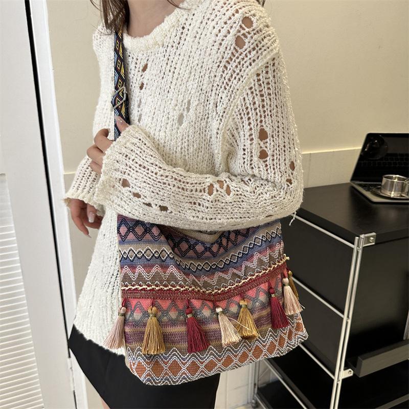 Large Capacity Hand Carry Fashion Fringed Leisure Bag 2025 Spring New Versatile Single Shoulder Armpit Tote