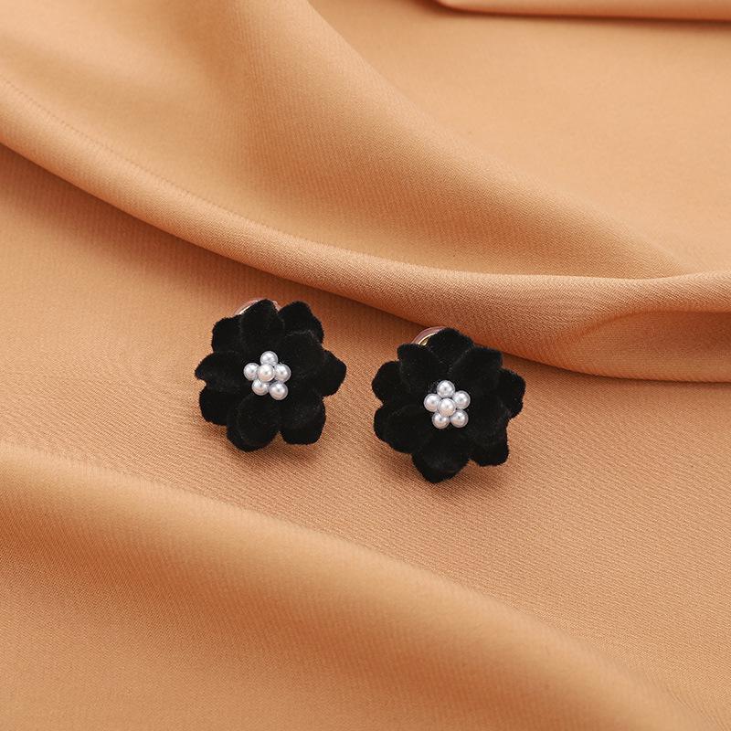Pearl Mosquito Coil Disc Ear Clips: No-Pierce, Elegant French-Style Earrings for Women