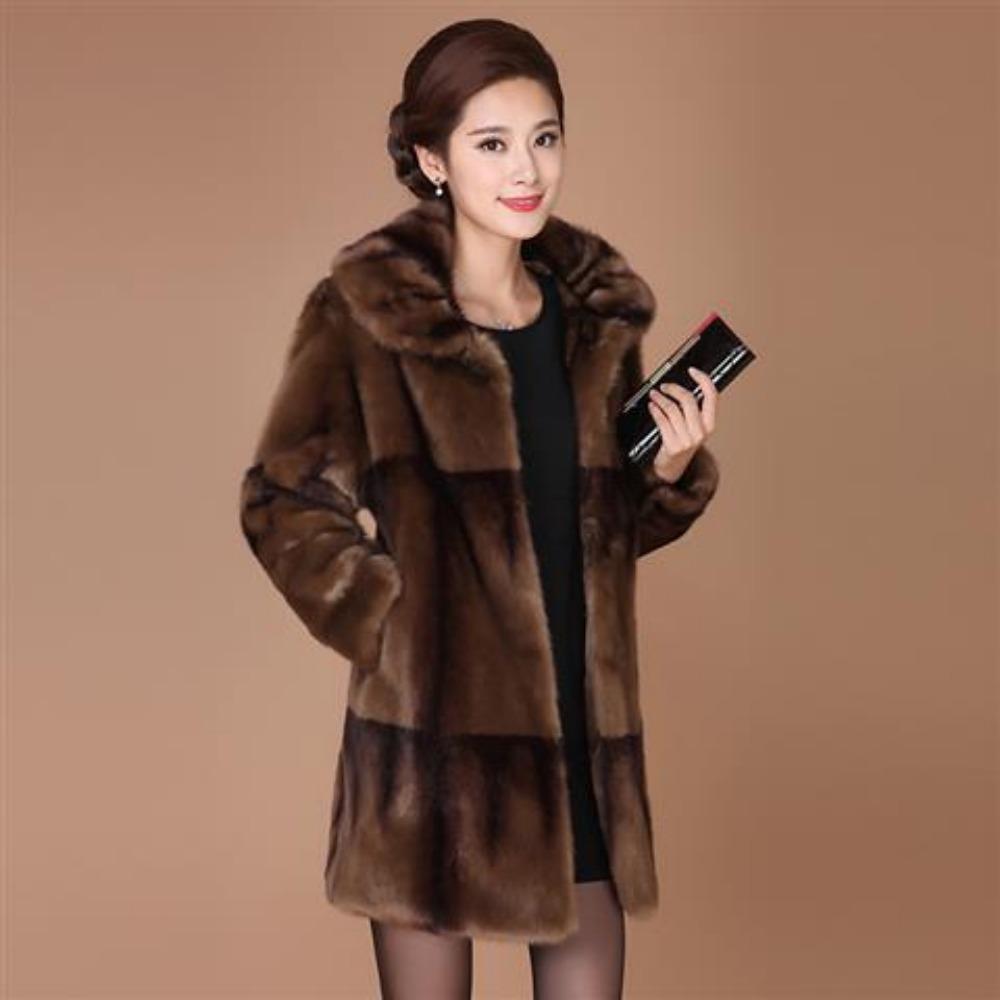 Stylish Women's Overcoat - Long Knee-length Plus Size Winter Coat for Middle-aged and Elderly Mothers