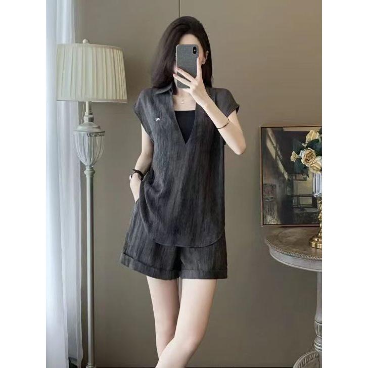 Retro Chic Summer Suit: Slimming V-Neck Top & High-Waisted Shorts Set