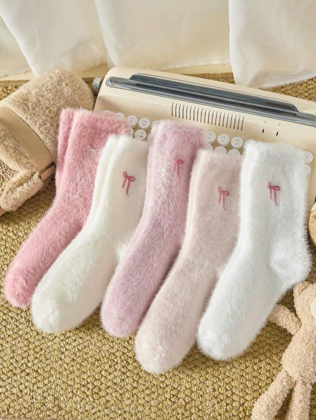 

5 пар женских утолщенных носков из норки, розовые, с вышивкой в виде сердечка, плюшевая одежда для сна, однотонные, теплые, средней длины, осенне-зимние домашние носки One Size
