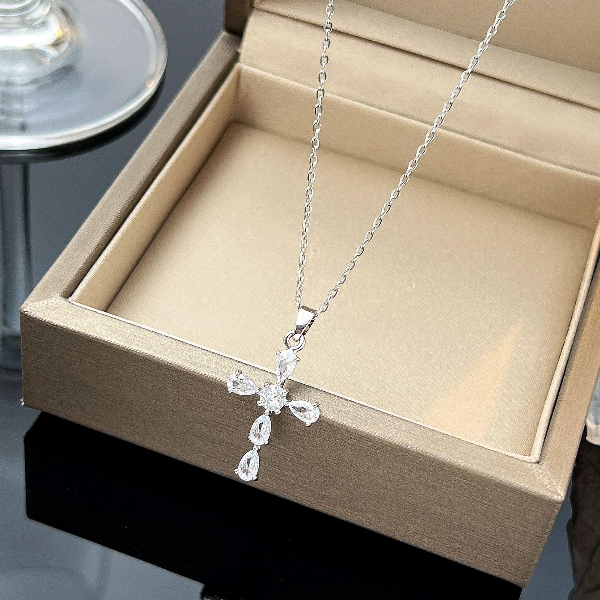 Korean Cross Necklace: Versatile, Non-fading Titanium Steel Clavicle Choker with Niche Design