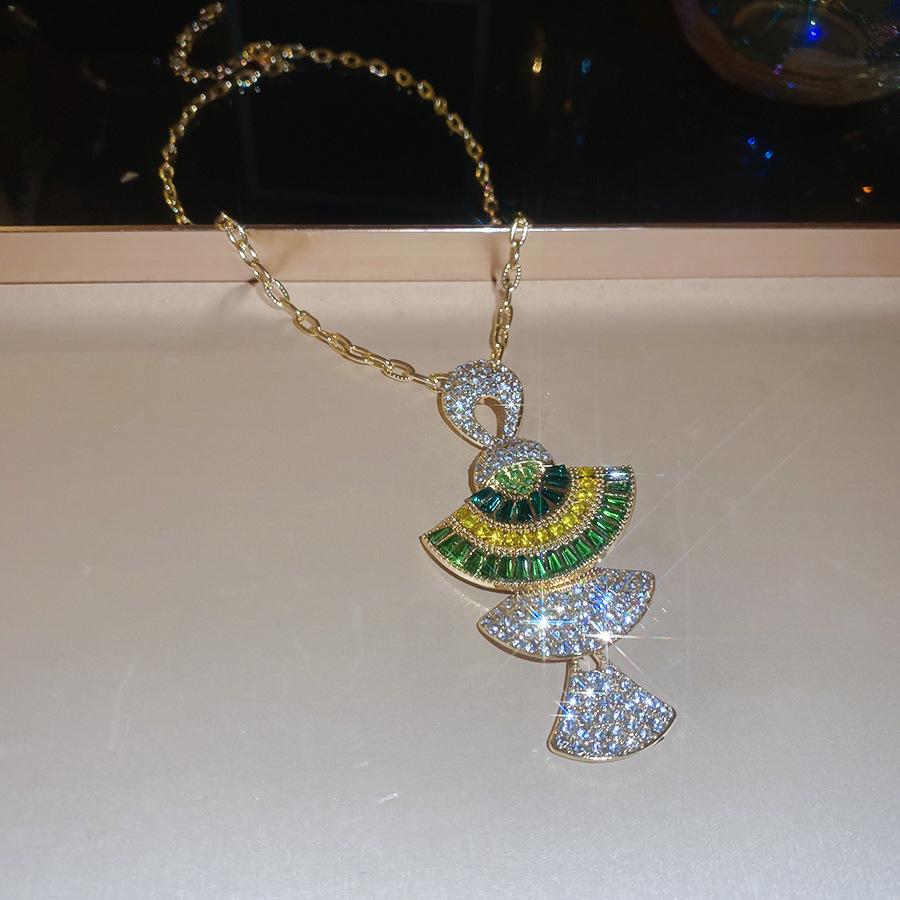 Diamond-encrusted zircon fan-shaped geometric necklace, personality temperament, collarbone necklace