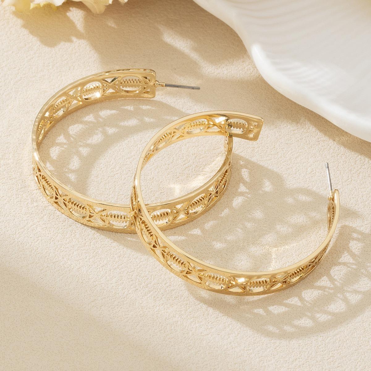 

Round earrings fishbone hollow design creative new style niche high fashion gifts