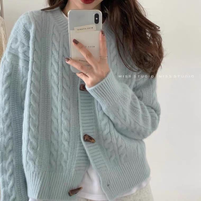 

Retro twist knitted cardigan top women s autumn and winter new horn buckle loose lazy sweater jacket average size светло-синий