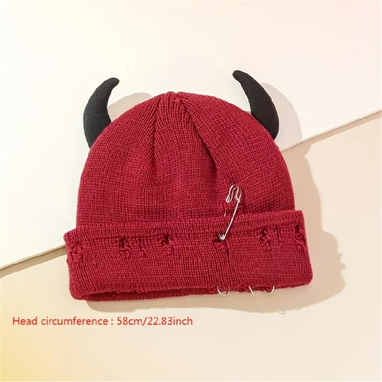 Traditional Fashion Warm Fruit Pom Hat Highlighting Troubled Weave Detailing And Metal Pin Intonation Insulated Cold Rainwear
