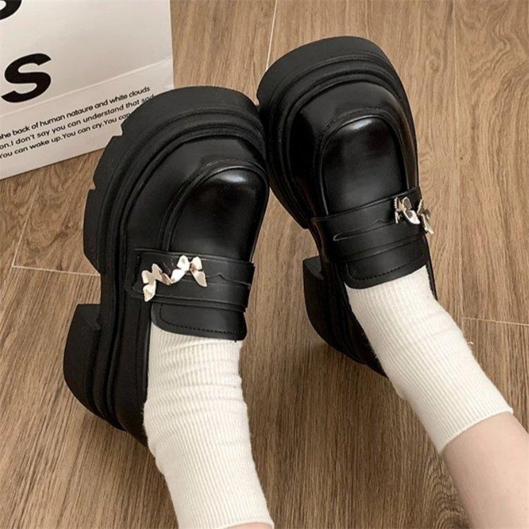 Маленькие кожаные туфли на толстой подошве в британском стиле весна-осень 2024 года новые универсальные мокасины с одной педалью детские весенние высокое качество 35 чёрный 3749₽