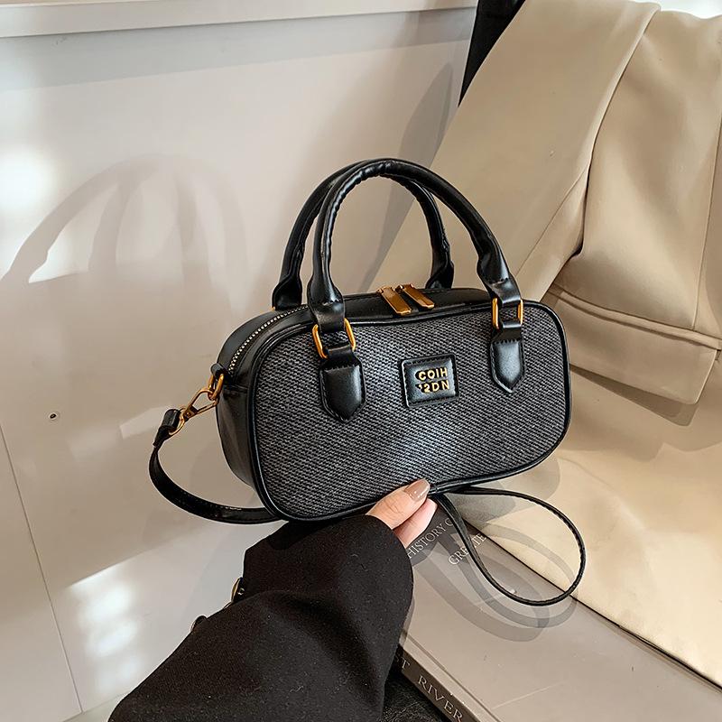 Single shoulder 2025 bowling casual retro bag niche portable winter new messenger bag women's fashion