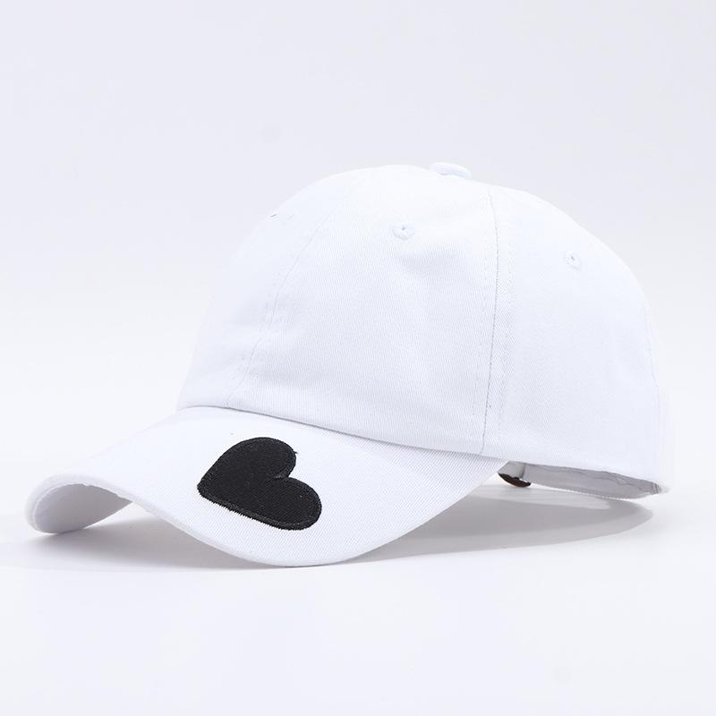 Spring cotton breathable baseball cap, European and American fashion embroidery peach heart sunshade cap, one piece in stock.