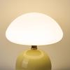 Cremefarbene Pilz-Tischleuchte: Moderne augenschonende Nachttischlampe für eine warme Atmosphäre in Jungen- und Mädchenschlafzimmern.