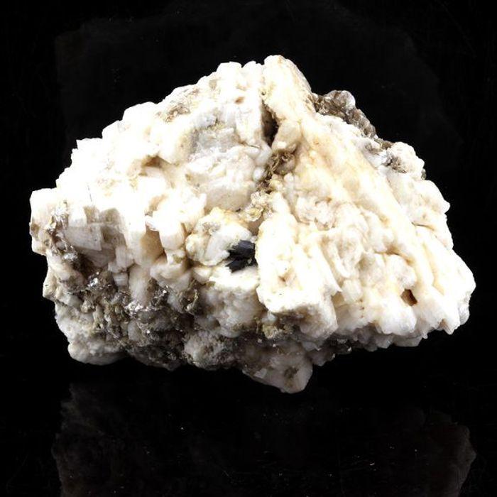 Pierres et Minéraux. Tourmaline + Orthose. 531.0 ct. La Salvetat-sur-Agoût, Hérault, France.