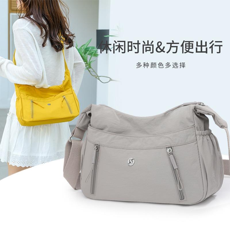 Textured shoulder bag simple and lightweight large-capacity nylon messenger bag fashionable solid color casual commuter bag women