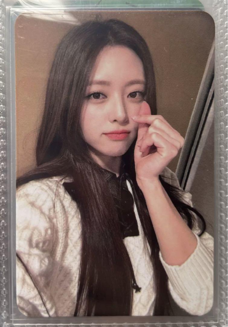 

[USED] ITZY Yuna Counting Stars Guangzhou China Autograph Session Winner Exclusive Trading Card