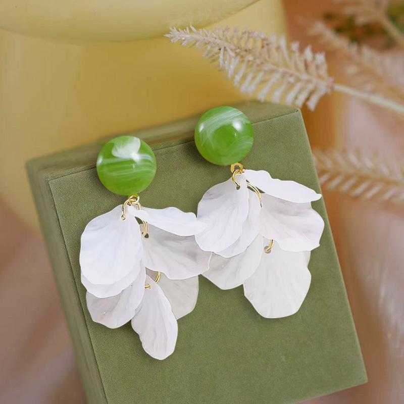 French sweet petal fringed earrings women's niche design petal stud earrings super fairy vacation style high-end earrings