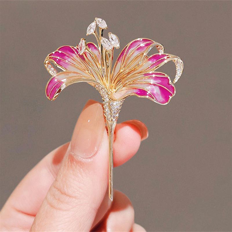 Lyxiga Temperament Liljeblommor Broscher För Kvinnor Flickor Vintage Emaljpins Mångsidiga Glänsande Corsage Kläder Accessoarer Gåvor