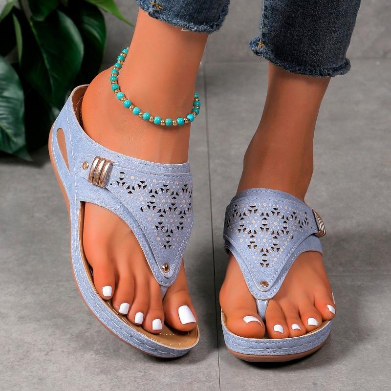 Fashion Summer New Sandals Women Fashion Round Head Clip Toe Rivets Metal Buckle Soft Sole Anti-slip Wear-resistant Flat Slippers