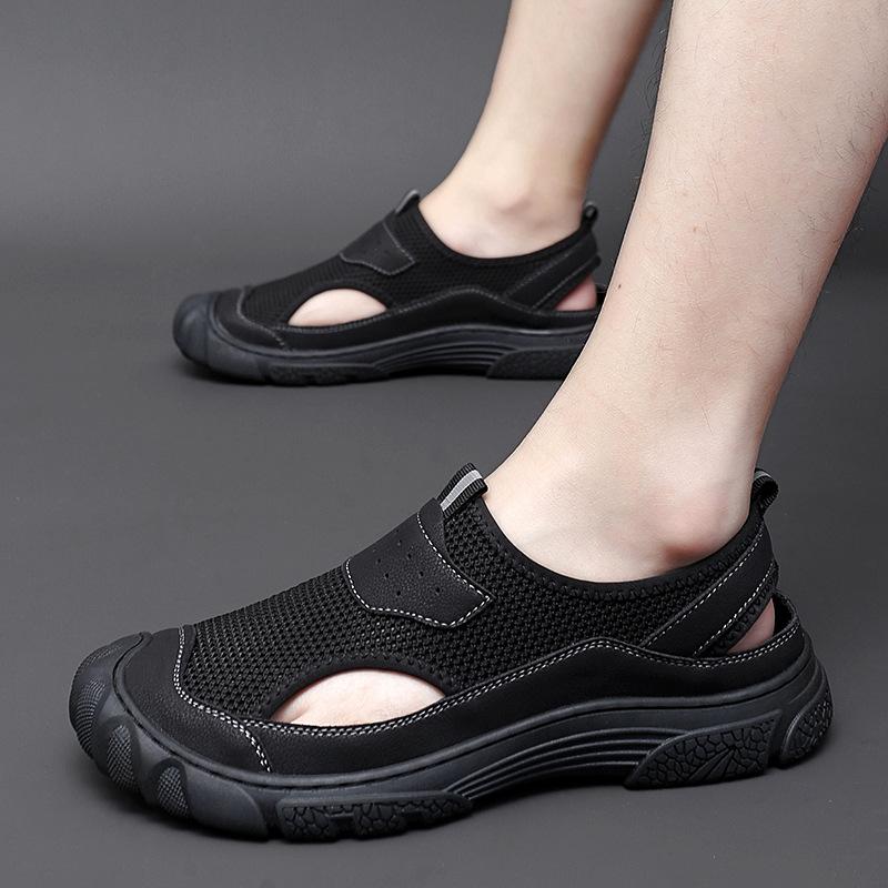 

Sandals 2025 summer trend versatile personality outdoor hole shoes men driving one pedal hollow lazy shoes 44 чёрный