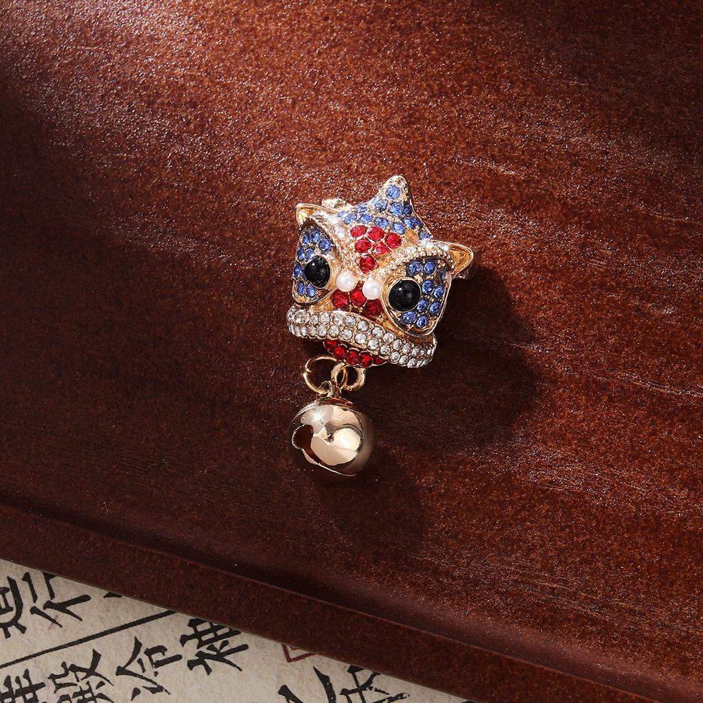 Fashion Personalized Chinese Style Lion Wake Pin Full of Rhinestones Cute Bell Chest Flower Fashion Accessories