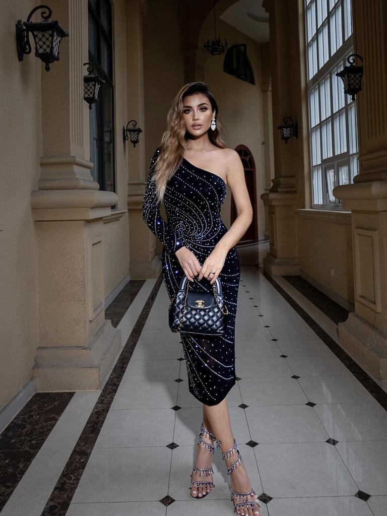 High-End Women's One-Shoulder Slimming Dress with Rhinestone Detail