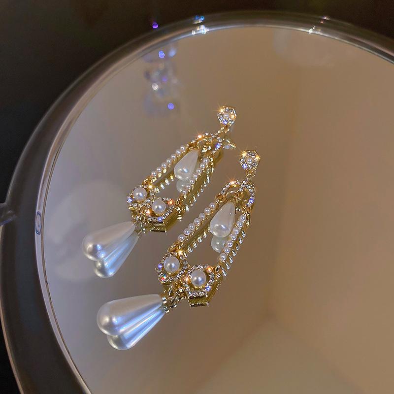 Women Shiny Rhinestone Pearl Geometric Earrings Light Luxury Elegant Temperament French Retro Palace Style Ear Jewelry For Women