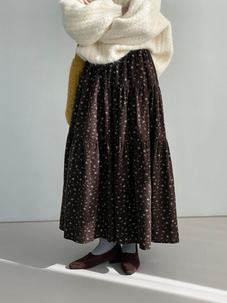 Women's Retro Coffee Floral Tiered Half-Skirt: Elastic Waist, Slimming Fit, Good Drape